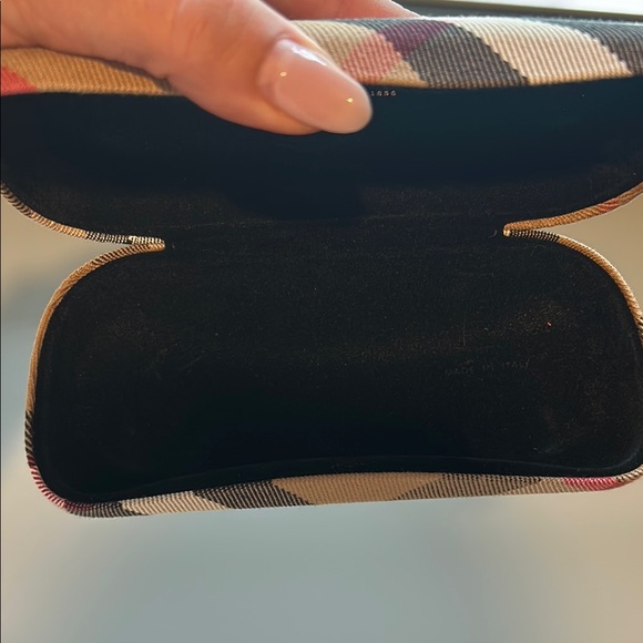 Burberry Tortoise Sunglasses with Plaid Case - Picture 11 of 12